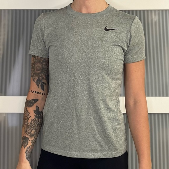 Womens NIKE t-shirt - Picture 3 of 4